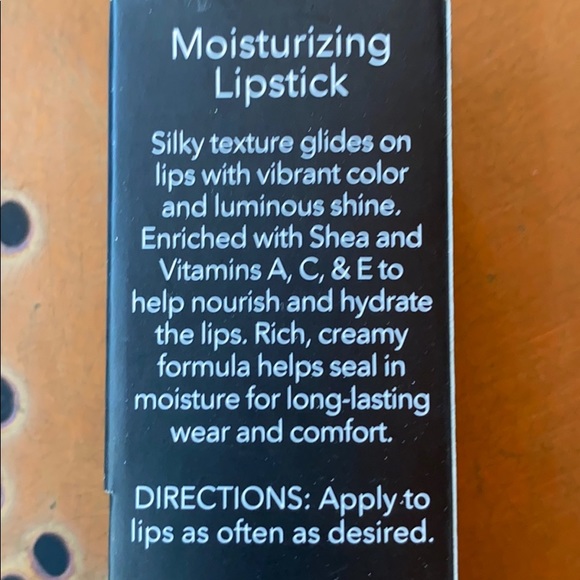 ELF Moisturizing Lipstick (set of 2) New - Picture 3 of 5